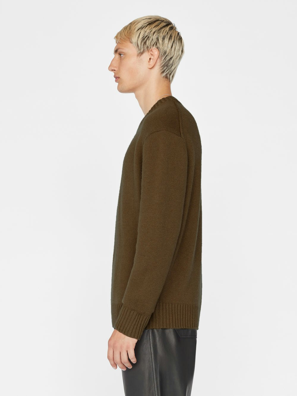 sweater side view alt:fit1